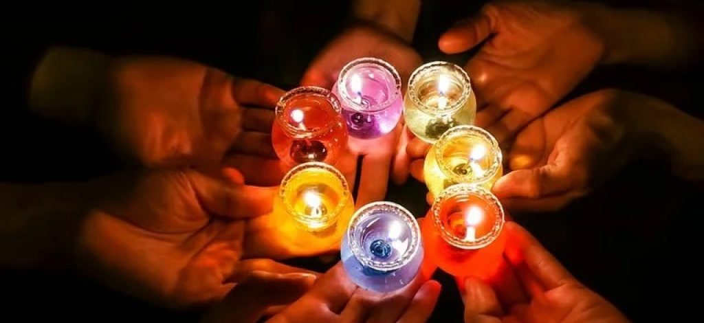imageye___-_imgi_2_imageye___-_imgi_9_candles-in-dark-1706056_1280-1-AzGr107W7MC2wNQO